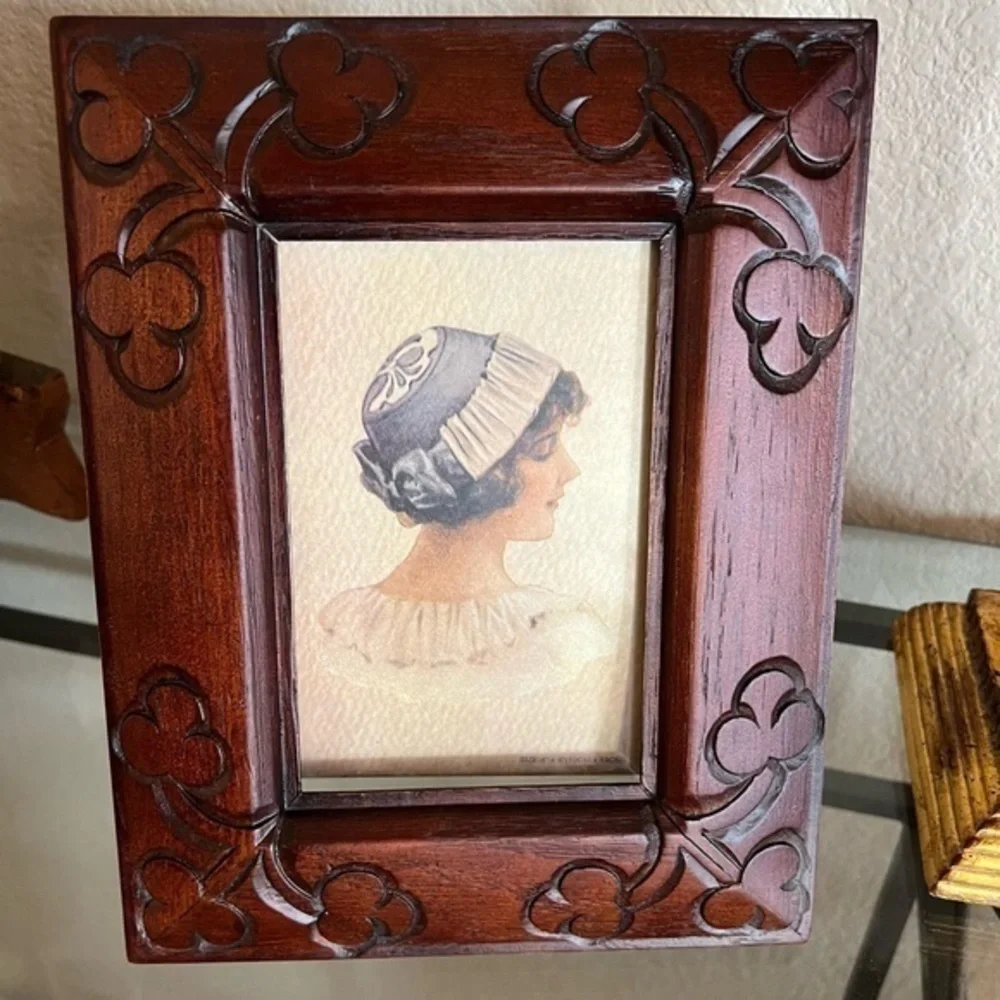 Wood Frame Etched Flowers Cherry Finish Holds 4 x 6 Photos Picture Frame New
